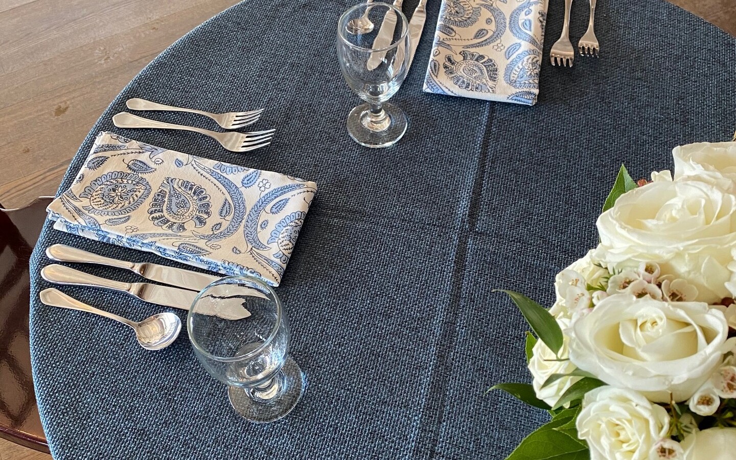 slate faux burlap with white roses and paisley napkin
